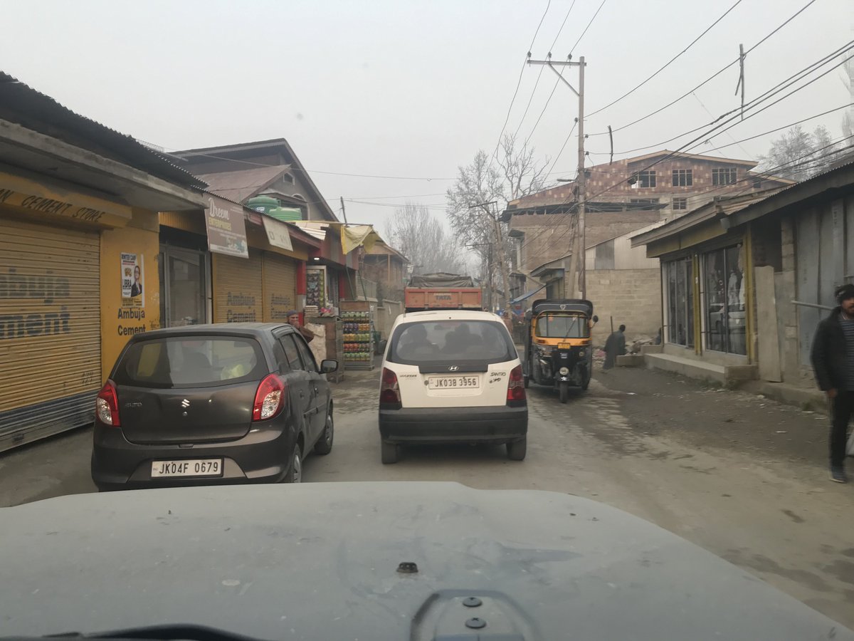 MusadiqMir's tweet photo. @AtharAamirKhan @JmuKmrPolice @SMC_Srinagar @Junaid_Mattu @Traffic_hqrs There should be zero tolerance for any sort of encroachment. It has started with the stand on road blocking traffic most of the time and it will end up in something big. Please take note.
📍Padshahi Bagh https://t.co/aa7ZtDay2I
