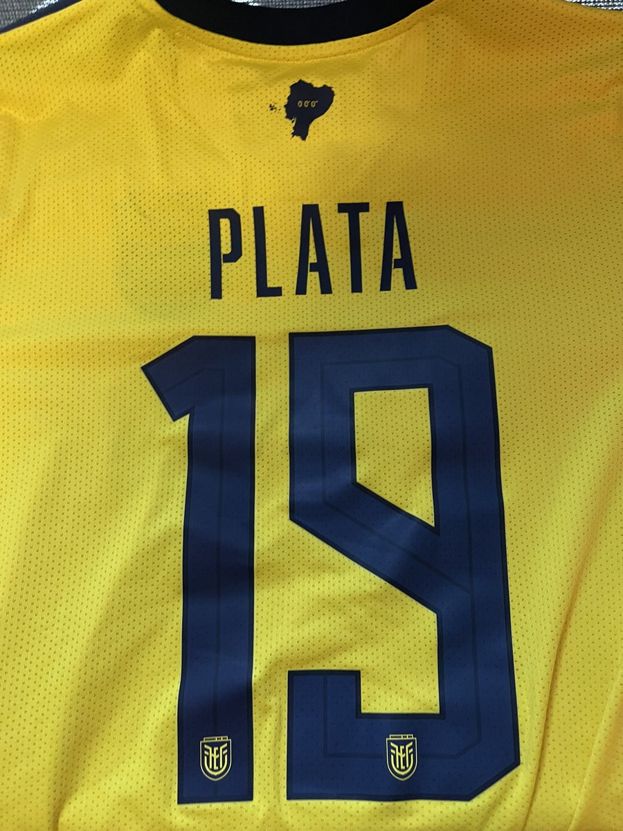 Saint_Jeffrey8's tweet image. Got myself the Ecuador jersey and gotta say it’s my favorite of the tournament this jersey is really about the small details 🇪🇨🇪🇨🇪🇨🇪🇨