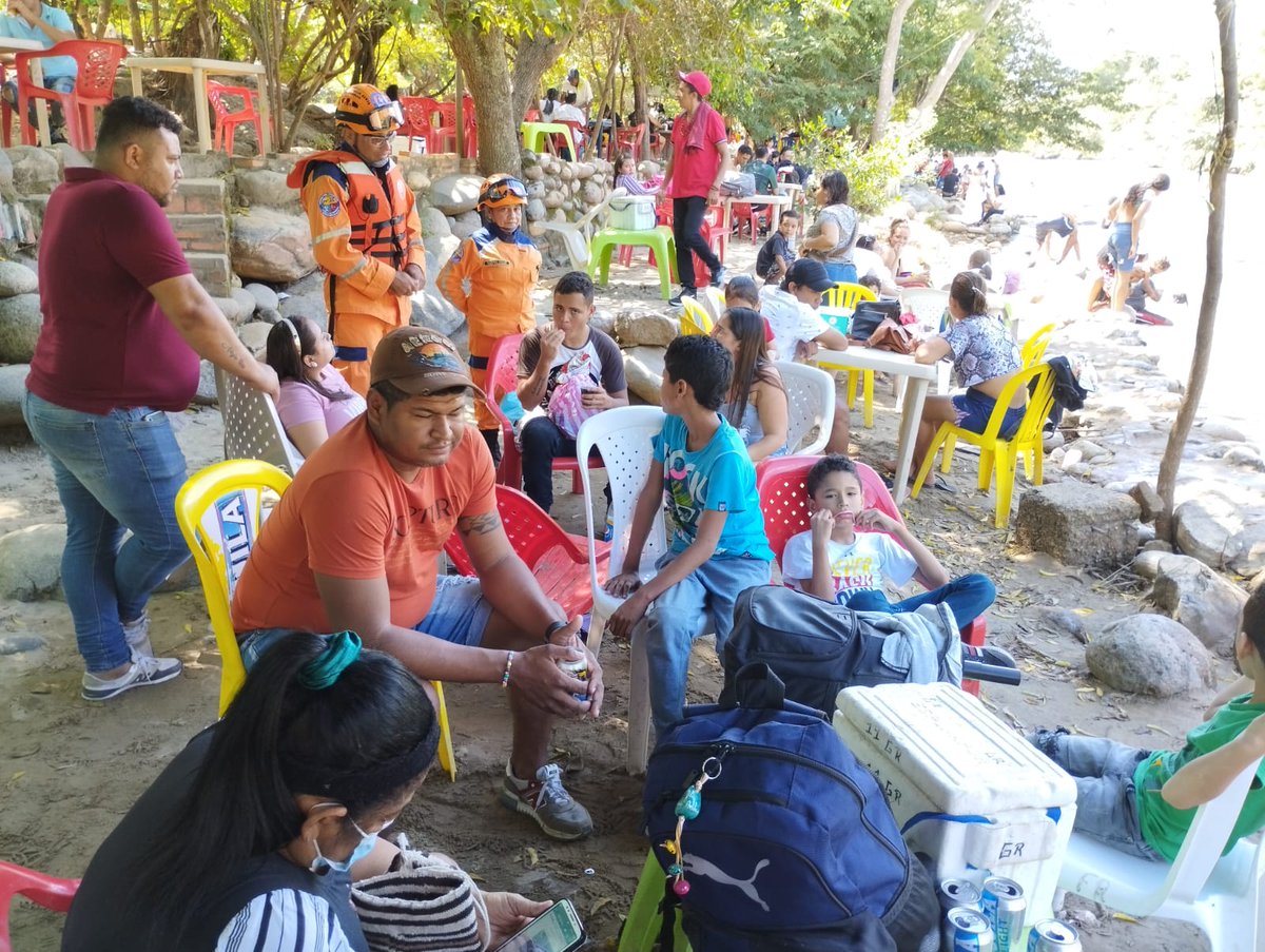 #AEstaHora <a href="/DCCjuntavalledu/">Junta Defensa Civil Manantial Marlina Ríos 🧡🪗</a> imparten medidas de prevencion y seguridad acuática en el Balneario  hurtado #LaPrevencionEsDeTodos <a href="/SecGobiernoVup/">Secretaría de Gobierno Municipal</a> <a href="/MelloCastroG/">Mello Castro</a> <a href="/AlcaldiaVpar/">Alcaldía de Valledupar</a>