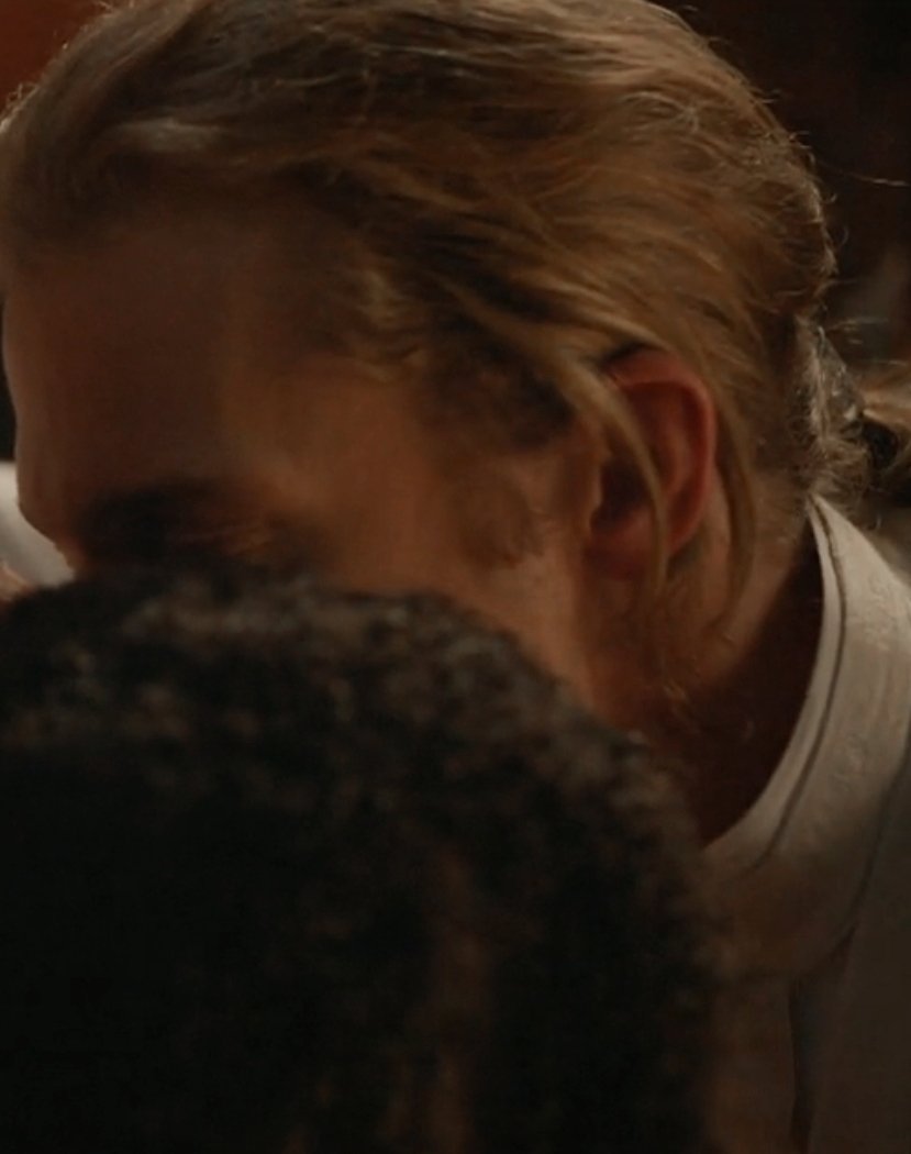 dailyloustat's tweet photo. #IWTV #InterviewWithTheVampire https://t.co/yfHBA17Kxh