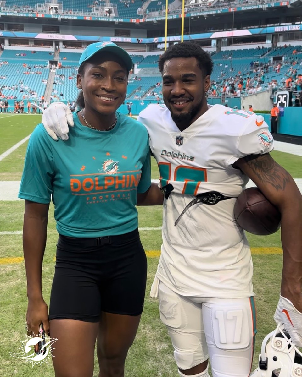 MiamiDolphins's tweet photo. COCO IN THE HOUSE 🏠 

Happy to have @WTA World No. 7 and South Florida native @CocoGauff at @HardRockStadium today! 🎾 https://t.co/S561VNo9CN