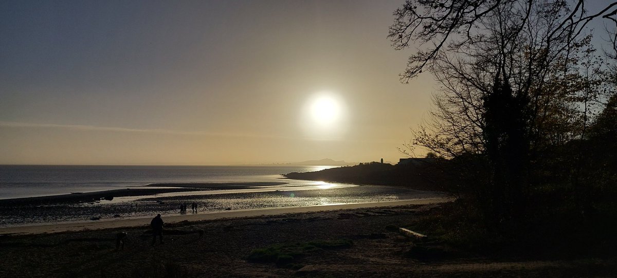 davey_kevin's tweet photo. Beautiful start for another day sea kayaking on the Firth of Forth. Launching from Silver Sands, Aberdour, Fife. @welcometofife @fifeexplorer @FifeAmbassador @VisitScotland #SilverSands #Aberdour #Fife #Forth #Scotland #seakayaking #kayaking #Kayak #FCAG https://t.co/viXymQtyRm