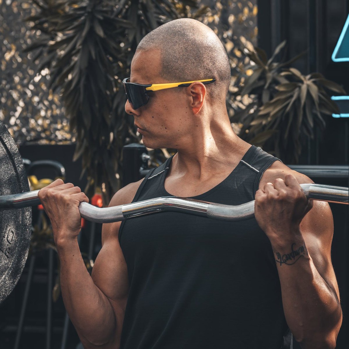It's important to maintain muscle mass as we age, and strength training is a great way to do this. Find something that works for you and stick with it.

📌 Do you agree? Comment "YES" or "NO" below.

#Health #Cryotherapy #Strength #Exercise #Elderly #Senior #Life #Wellness