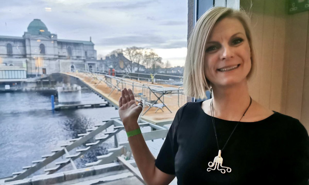 pippa_hackett's tweet photo. From building bridges in Athlone to the fields of Abbeyleix - cross country running is one way to end a great weekend! Really chuffed to take home a silver medal in the Laois Masters Championships event (O45) and team silver medal too π. #GPAC22 #Laois https://t.co/uer9FySiIx