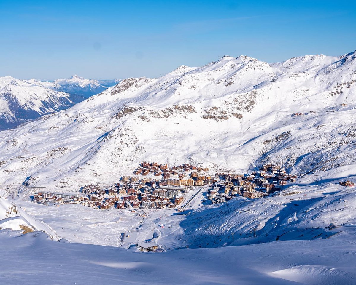 weathertoski's tweet photo. Good on-piste snow conditions and weather (especially yesterday) for the opening weekend in #ValThorens https://t.co/3zZg8FJ3ap https://t.co/SlSthx6OC6