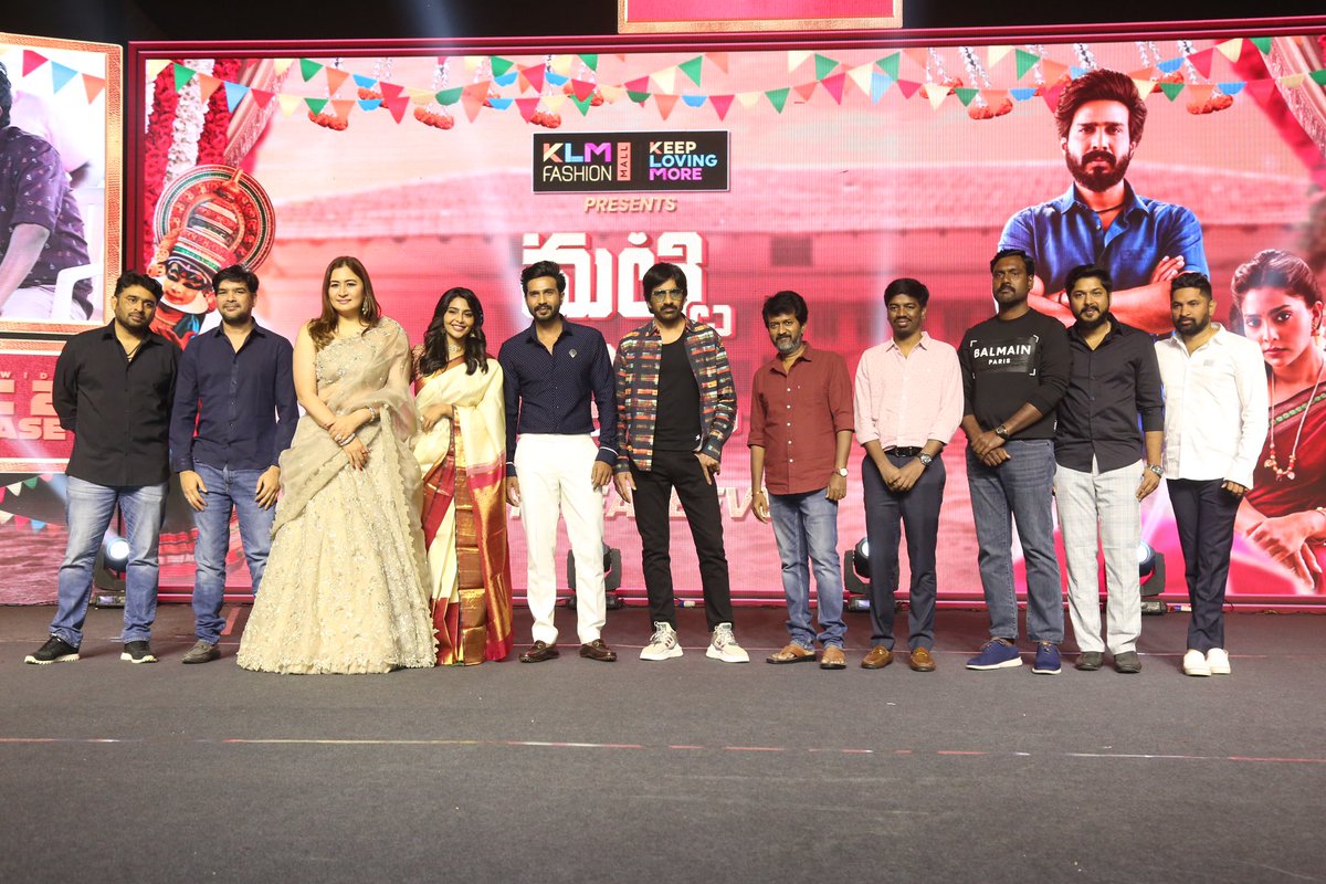 RaviTeja_offl's tweet photo. A memorable night with my #MattiKusthi fam❤️

Enjoy our film in theatres from DEC 2nd! 

@TheVishnuVishal #AishwaryaLekshmi @VVStudioz @RTTeamWorks @ChellaAyyavu @itswetha14 @srinu10477 https://t.co/qAexR4sE1c