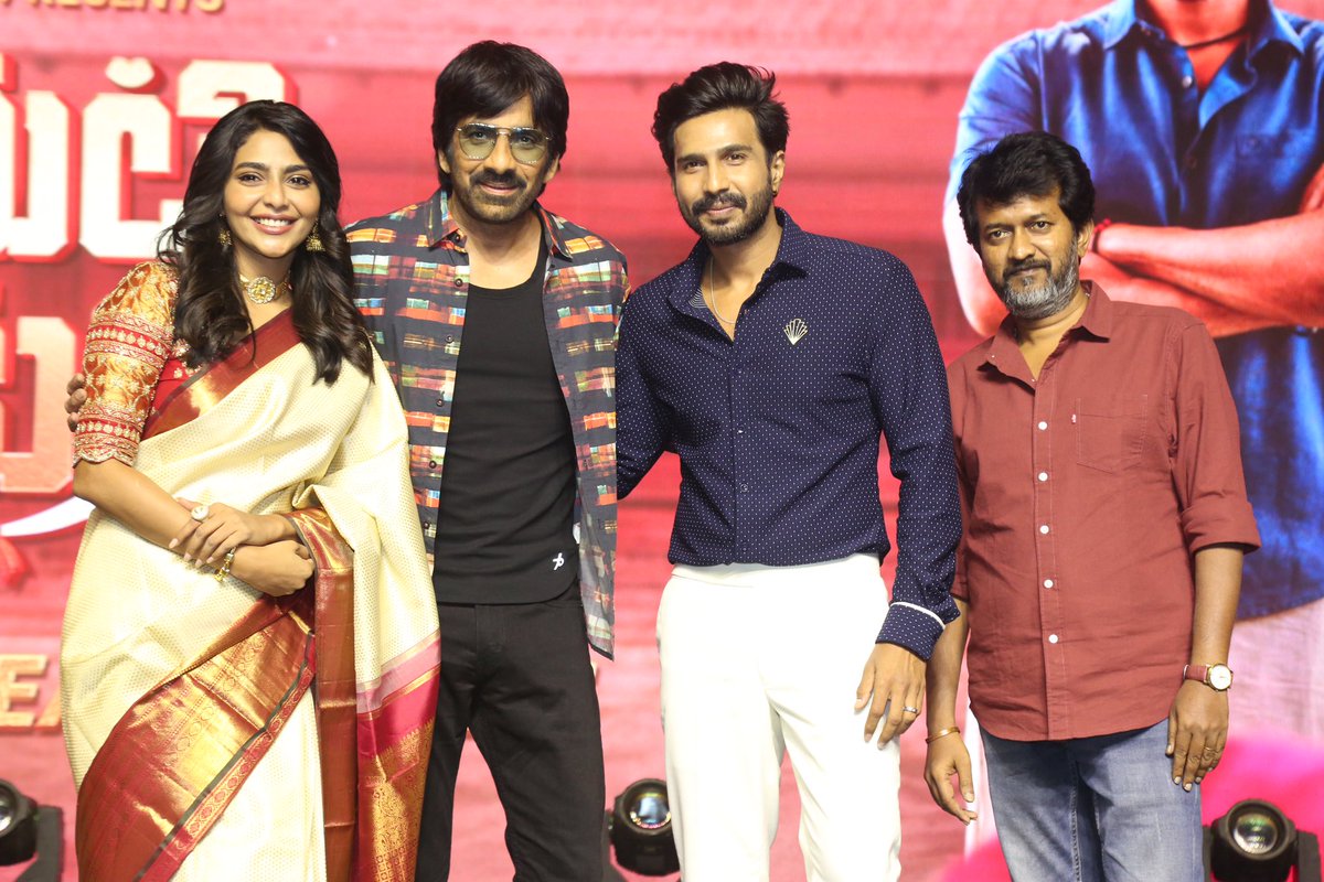 RaviTeja_offl's tweet photo. A memorable night with my #MattiKusthi fam❤️

Enjoy our film in theatres from DEC 2nd! 

@TheVishnuVishal #AishwaryaLekshmi @VVStudioz @RTTeamWorks @ChellaAyyavu @itswetha14 @srinu10477 https://t.co/qAexR4sE1c