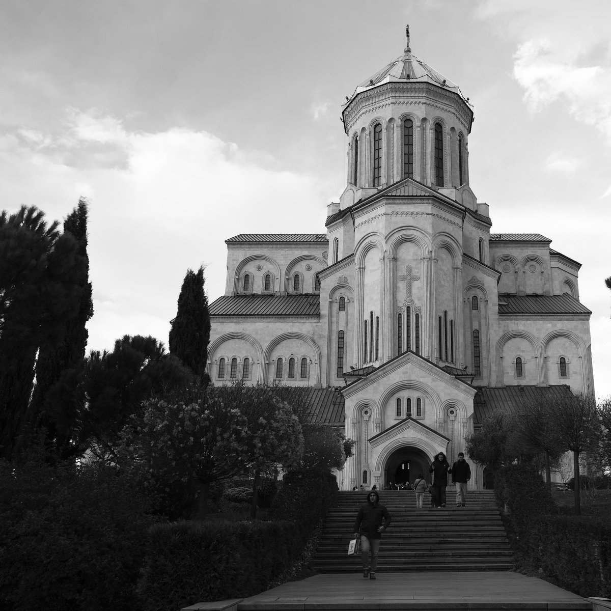 hoelterhof's tweet photo. Here are two impressions from #Tbilisi in #Georgia: the Holy Trinity Cathedral – aka #Sameba – is one of the largest religious buildings in the word, and the #Metechi bridge near the correspondent historic neighborhood #flickr #SonyAlpha #photography https://t.co/KhbR8XBA7M https://t.co/5dRl9miD8w