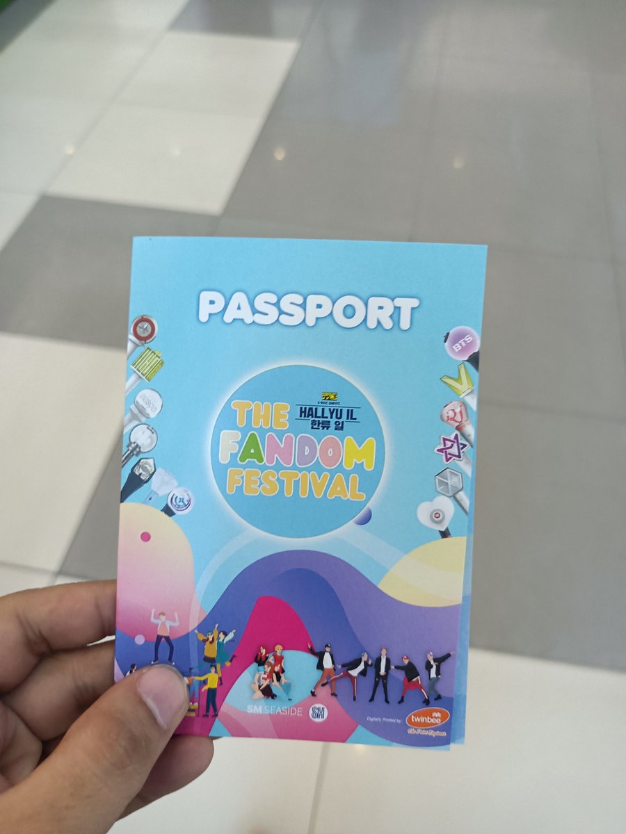 SGioremie's tweet photo. @redvelvetcebu Thank you @redvelvetcebu naka picture jud ko sa lightstick 🥰🥰🥰 https://t.co/jTT14Yow6B