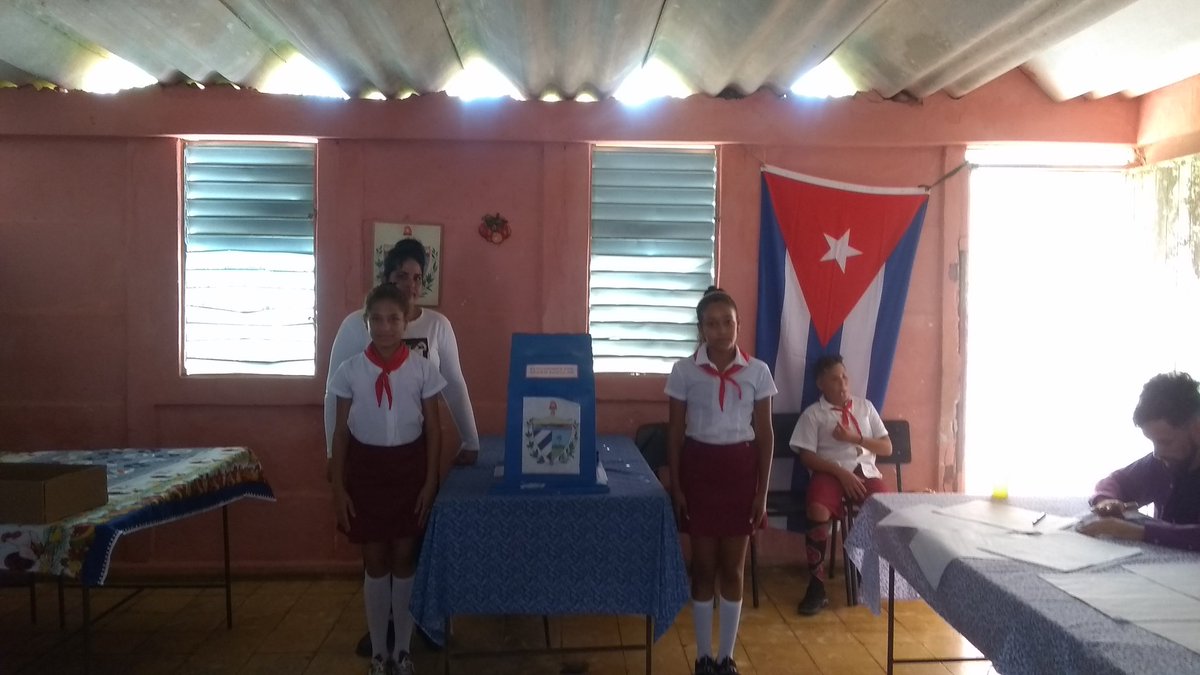 MixtoAbel1's tweet photo. Hoy se celebran las elecciones del Delegado de la Circunscripción a la cual pertenece nuestro centro, siendo el mismo el lugar acordado para dicho proceso. #YoVotoEl27  @pineda_lien @Eugeniocubano @DirectorMunici2 https://t.co/85G6iuQomo