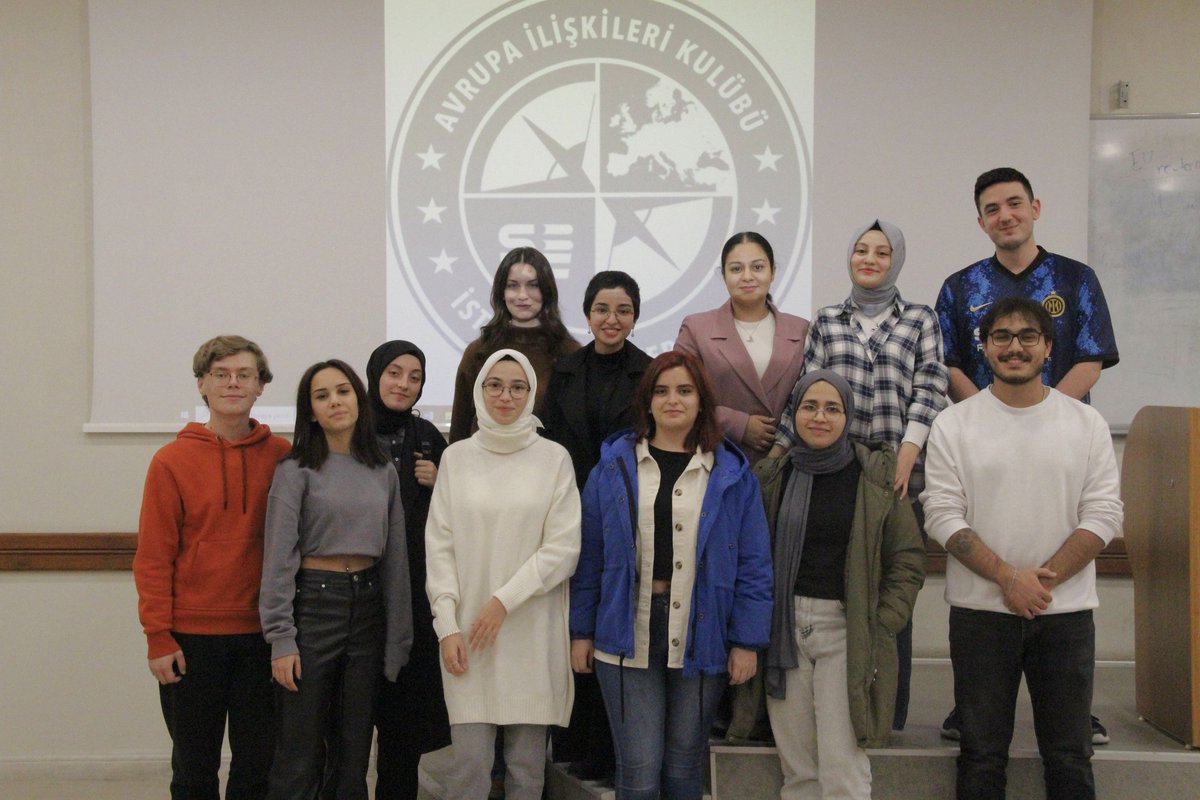 iu_aik's tweet photo. 25 Kasım Cuma günü Avrupa Diplomasisi ve Hukuku Departmanı üyelerimiz hazırladıkları sunumları paylaştılar. Üyelerimize hem katılımları hem de sunumları için teşekkür ederiz. 💙

#diplomasi #hukuk https://t.co/eZBPL8KIHn