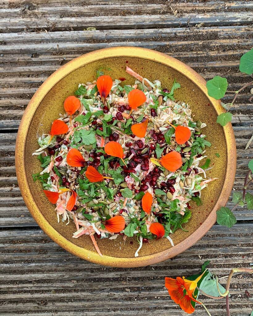 Love a slaw, especially in a beautiful bowl and with all the sprinkles on top! The bowl is by the extremely talented @annadale_brick_works who makes beautifully-shaped bowls with mesmerising glazes. 

This is a great side with pulled pork or beef, burger… instagr.am/p/ClePcNjDA1e/