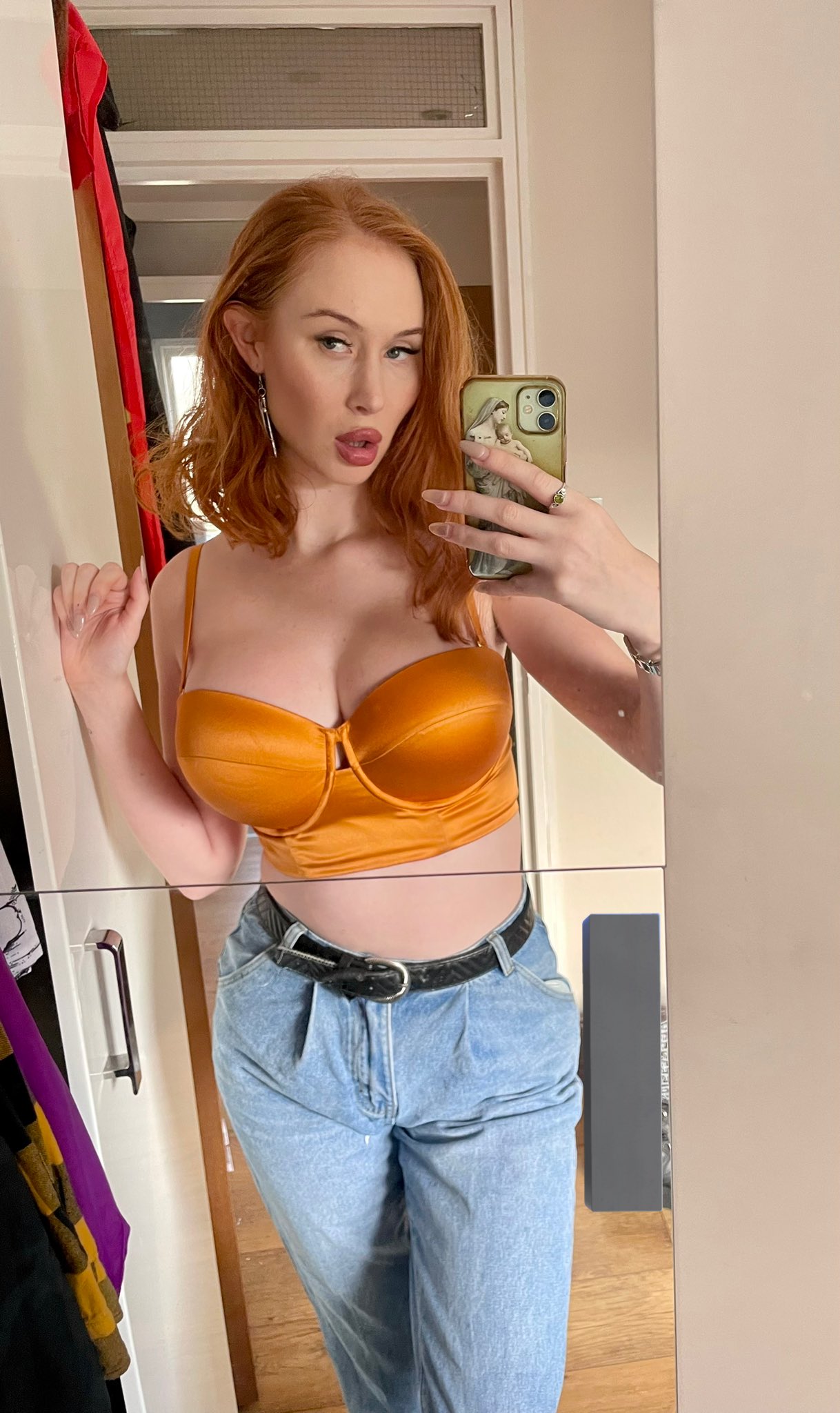 Lenina Crowne on Twitter: "Being super spicy yesterday x https://t.co/TevcWqNkom" / Twitter