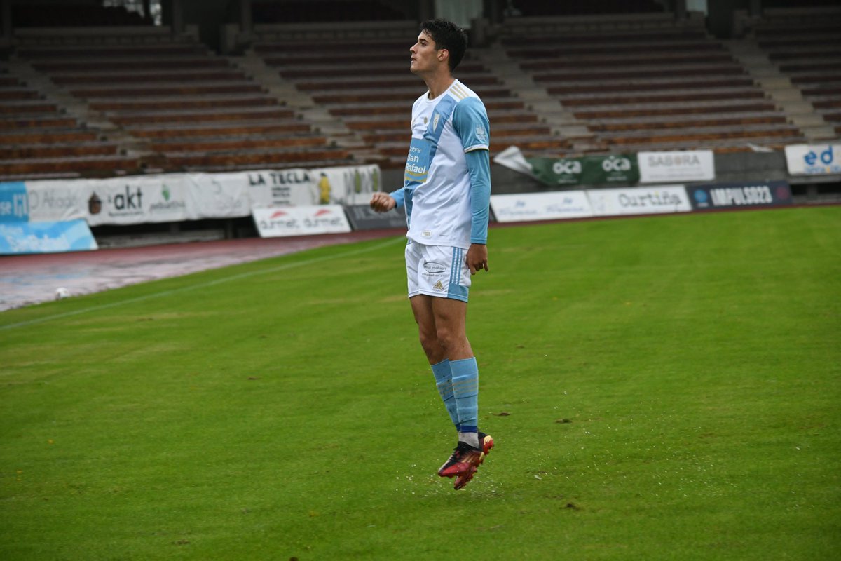 infutbolgalicia's tweet photo. 🚀Hatt Trick de @dariogermil ⚽️⚽️⚽️.🙈.#Abuff #ComposAviles #SegundaRFEF 

📸 @amadeo_rey https://t.co/MAUfWwMEuc