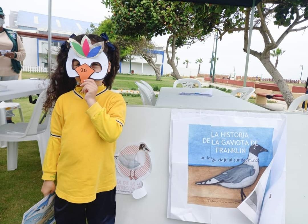 LapuntaOficial's tweet photo. Para que los niños desarrollen su creatividad usando materiales reciclados, la División de Medio Ambiente organiza continuamente los talleres “#Ecocrea”, realizado el 25 de noviembre por el Día Internacional de la Gaviota, con el lema “Volver a migrar juntos por rutas costeras”. https://t.co/i2xBZPsPdp