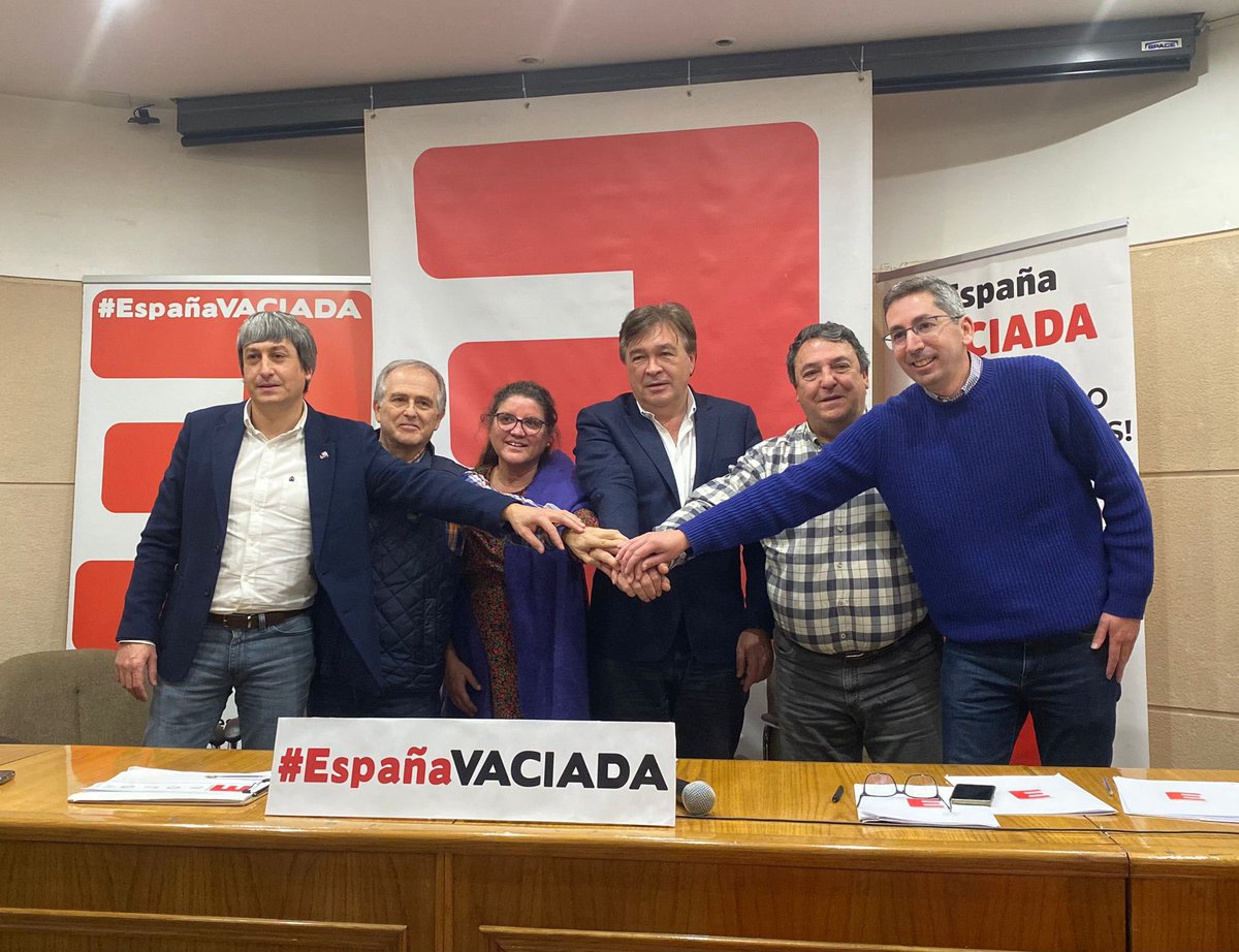 CuencaAhora_'s tweet photo. Día histórico el vivido hoy en Teruel. Junto con @EspanaVaciada, @TeruelExiste_, @SoriaYa, @jaenmerecemas1 y @AragonExiste_ hemos conformado la Federación de Partidos de la #EspañaVaciada.
#CuencaAhora no va a parar hasta poner las instituciones al servicio de los conquenses. https://t.co/FBcGGePF24