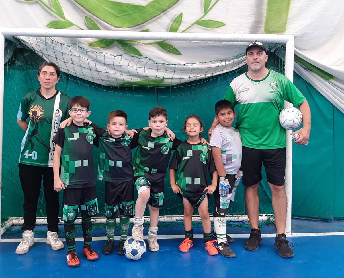 casdcamioneros's tweet photo. ⚽ #Babyfutbol #TABI #LetraC
🏆 Categoría 2015
✏️ Camioneros 2 vs Stella D' Italia 0
Sebastian Tarsia 5(1), Tiziano Suarez 11(1), Ciro Aspes 6,Nicolas Sandoval 10, Byron Yutra 1, Demian Peligri 10(bis), Tobia Valdez 9.
DT.: Pilar Tapia, Ricardo Cuenca . https://t.co/PTqAYb4mVI
