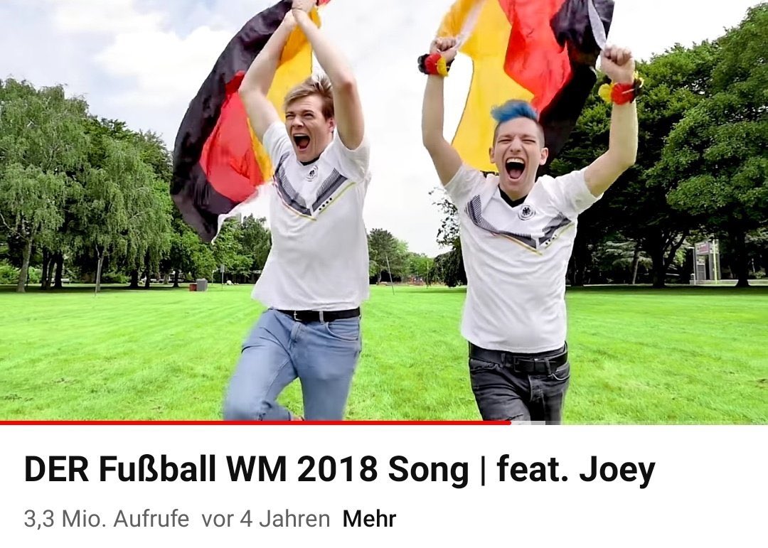 Ndr187's tweet photo. Rezo während der WM in Katar 2022 und in Russland 2018: https://t.co/l5QBfbmslB