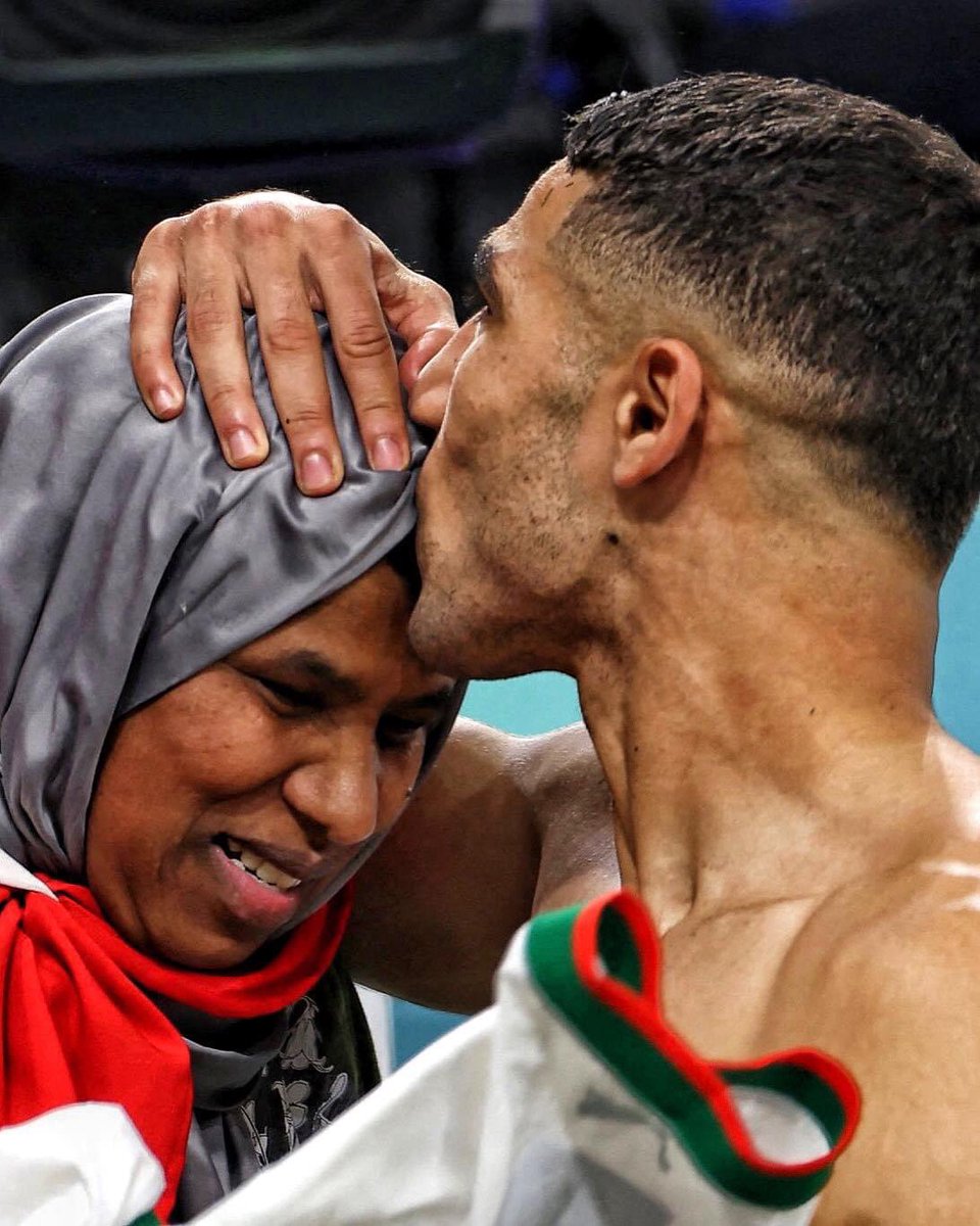 Febinthayyil's tweet photo. Nothing beats a World Cup celebration with your mum 🥺❤️

Achraf Hakimi and his mum after Morocco’s over Belgium.

#MGLQatar2022 | #FIFAWorldCup 
#BelgiumVsMorocco #Qatar2022 https://t.co/J7dpvFPRqY