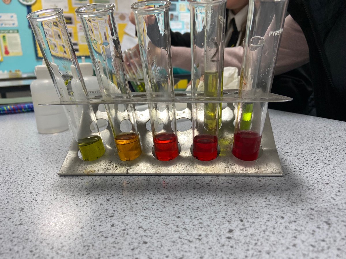StAmbroseSci's tweet photo. Miss Rodger’s S1 had a fantastic lesson on Friday and are now starting to revise Acids and Alkalis ready for the end of unit test. #Ambees #S1 #Chmistry #STEMeducation https://t.co/8kOdGjxl88