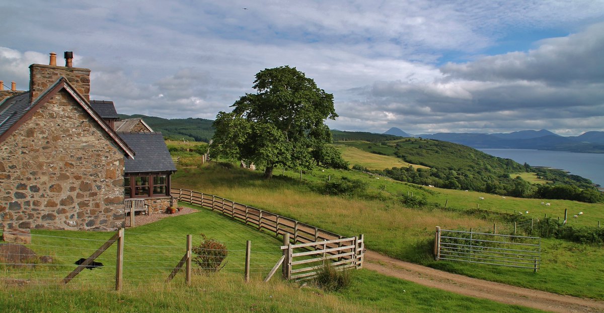 DrimninE's tweet photo. Panoramic sea views at Achleanan Farmhouse

7 nights £535.50 anytime between 10th &amp; 21st December, book online at https://t.co/UJCXpOT66A
or send us a private message if you wish flexible start date.
#Lastminutedeal #seeformile #latedeal @VisitScotland  @WestPeninsulas https://t.co/s5ULDhA51B