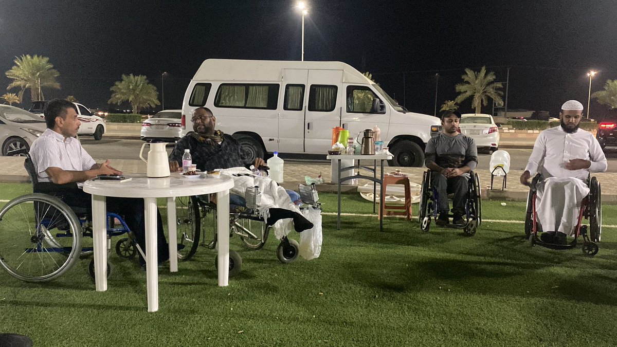 tanmiahQUZ's tweet photo. اجتماع أعضاء مركز قادر للإعاقة الحركية التابع للجمعية، في حديقة مخطط الخدمات المركزية بالقوز. 
#القوز #القنفذة https://t.co/l3bN9JvLzR