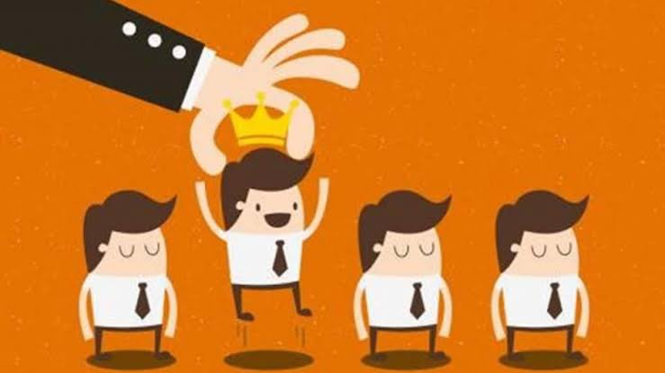 सवाल - आप क्यों चाहते हैं कि जज सरकार चुनें, न कि जजों का गिरोह? जजों से दिक़्क़त क्या है?

जवाब - सरकार ने गड़बड़ी की तो पाँच साल बाद आप उसे हटा सकते हैं। इंदिरा से लेकर अटल सब हारे हैं। कोई पार्टी अमृत पीकर नहीं आयी। लेकिन जजों के गिरोह ने बदमाशी की तो उन्हें कैसे हटाओगे? बताओ।