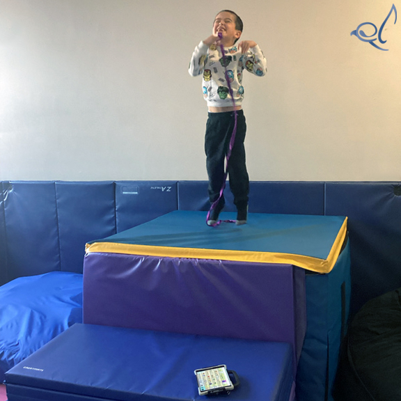 Climbed to the tippy top! #eyaslanding #merlindayacademy #chicago #westloop #therapygym #therapeuticgym #pediatricgym #kidsgym #therapy #therapyclinic #pediatrictherapy #therapyprogram #fun #learningthroughfun #climbing #strength #skillbuilding #playtime #learningthroughplay