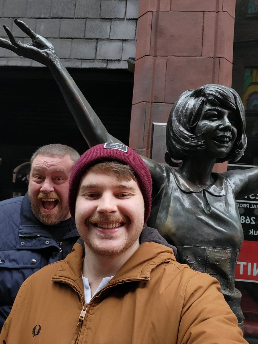 cprich1101's tweet photo. Had a fab weekend in Liverpool celebrating @DafPrich27 getting his Masters. So proud of you son! https://t.co/YjluB2Qmo2