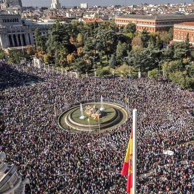 FelixLopez_Rey's tweet photo. AYUSO, CADA DÍA CON MENOS APOYO EN MADRID
Comparación entre la manifestación en defensa de la Sanidad Pública y la concentración de la ultraderecha hoy en Madrid https://t.co/9u1AO3uXji