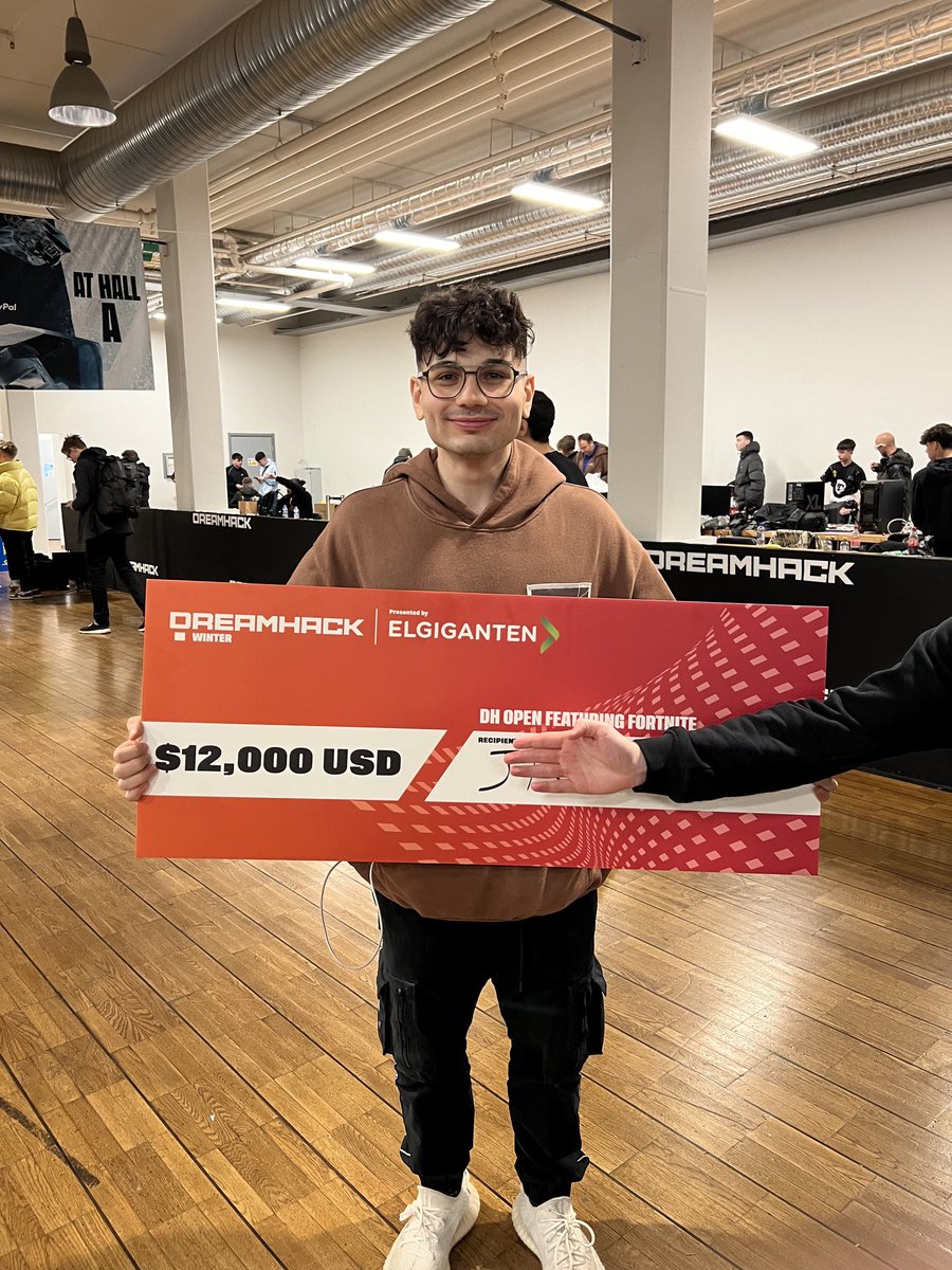 MotorFN's tweet photo. @JannisZFN Fake. https://t.co/HlaAry522o