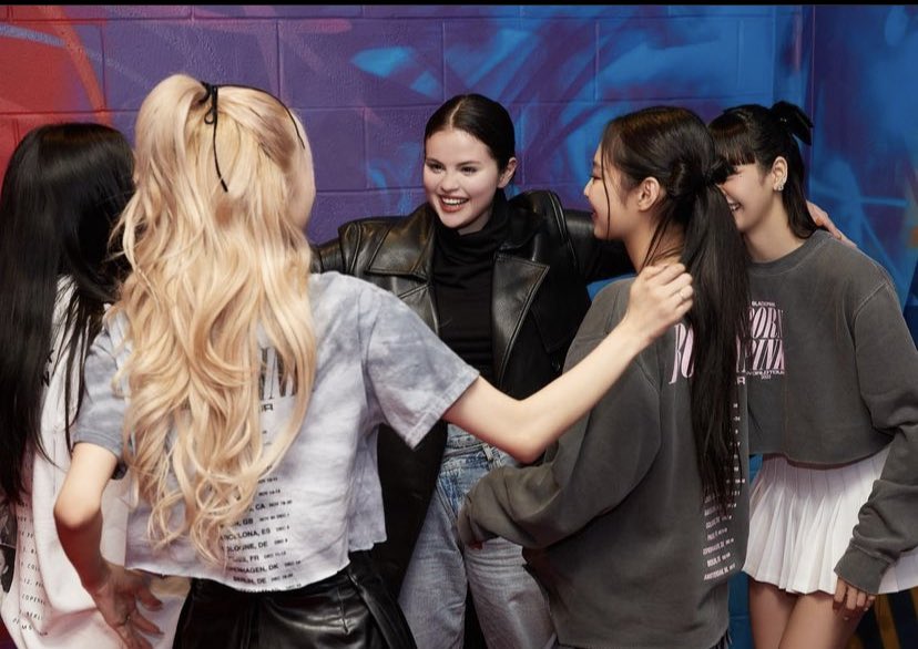 &lt;LOOK&gt; BLACKPINK with Selena Gomez backstage photos during 'BORN PINK' in Newark!

Last 2020, they collaborated on the single "Ice Cream," which is included in BP’s first full-length album, 'The Album’. 

#SELPINK 
#BLACKPINK #SelenaGomez #BORNPINKinNewark_Day2