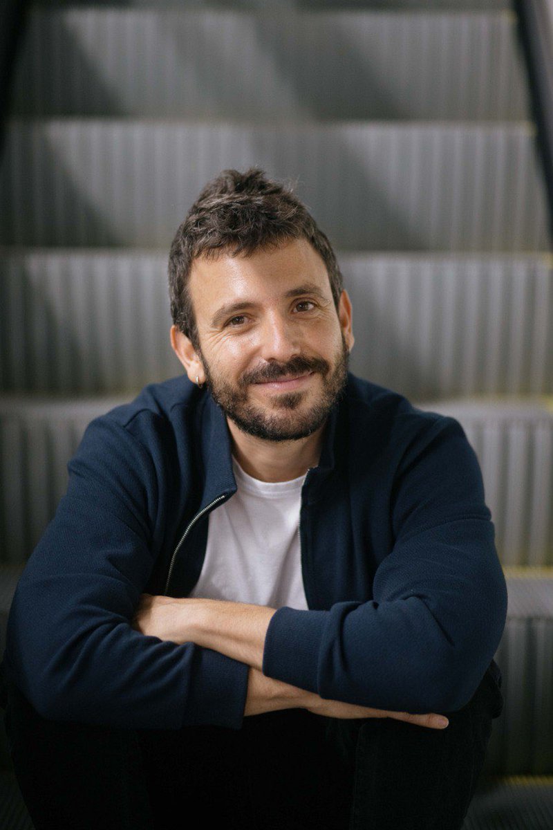 ciudadjara's tweet photo. Que tenemos un NUEVO DISCO.

En 2022 nos hemos revolcado, emocional y musicalmente, y hemos vivido un año en el que la inspiración y el cuaderno convivían con los conciertos.

Ha sido la primera vez que siento al público de Ciudad Jara liberado, ¡y ha sido precioso!
(+) https://t.co/igBiGvJifX