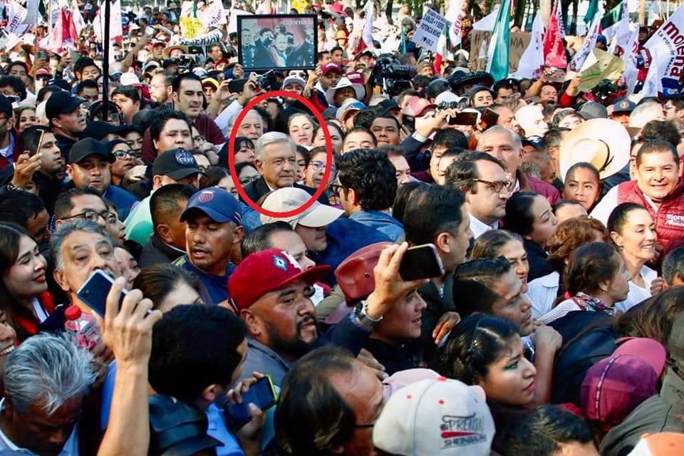 ¡Mira, Felipe y Fox! 

AMLO sin guardaespaldas, a él lo cuida el pueblo.

#AMLOElMejorPresidenteDelMundo ♥️