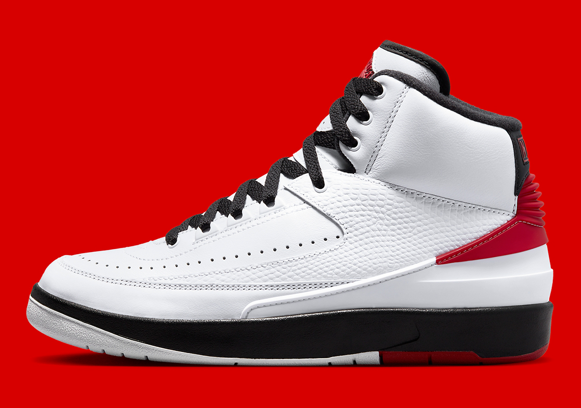 SneakerNews's tweet photo. Official Images: Air Jordan 2 "Chicago." Cop or PASS?
📰: https://t.co/QDIxnCygMC https://t.co/NIvG52EoYp