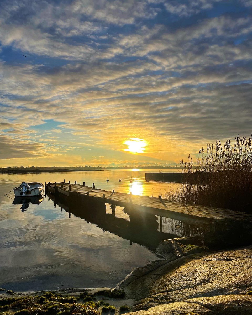 CavePhotography's tweet photo. A break from the grey #sunrisephotography #sunrises #sunrise #Sweden #Scandinavian #islandliving #seascape https://t.co/zMtireCQIA