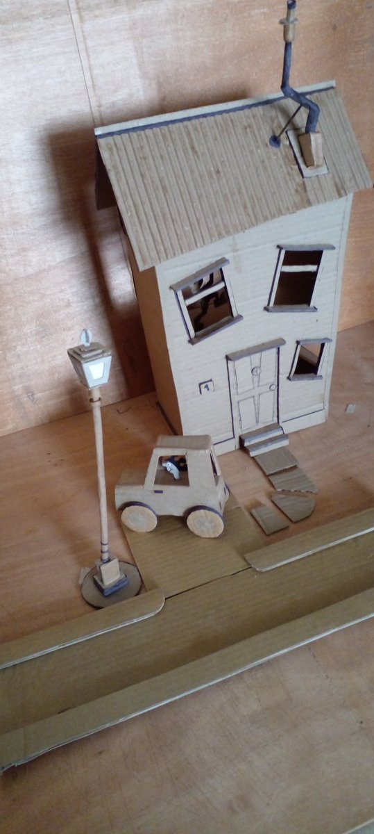 BrouzzoCartonStudio 
O Fico chega em sua nova casa na Vila do Papelão!!!, quem ele terá como vizinhos????
#Fico 
#euficofeliz 
#lojadofico 
#cardboardtoys 
#brinquedo 
#novobairro 
#novasaventuras 
#novacasa 
#jbrouzzo 
By
JôBrouzzo 
Novembro/2022