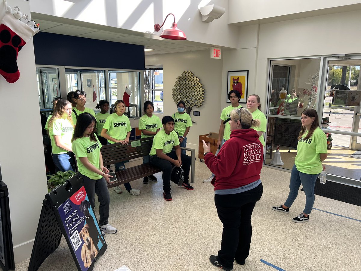 ShadowCreekHS's tweet photo. SCHS NHS members volunteer at the local animal shelter. #AlvinISDServes @ShadowCreekNHS @AlvinISD https://t.co/dgRGvXJB1J