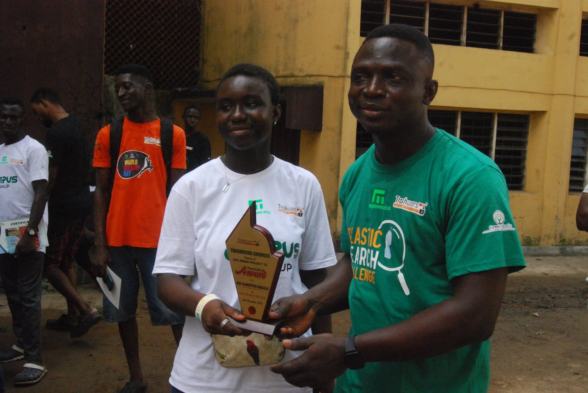 trashusers_NG's tweet photo. The event which held on the Campus of YABATECH was a huge success as deserving members were also presented with awards and certificates..
.
.
#Trashusers #plasticrecycling #Recycle #yabatechupdate #plasticpollution #plasticrecycling https://t.co/a06jOFXh55