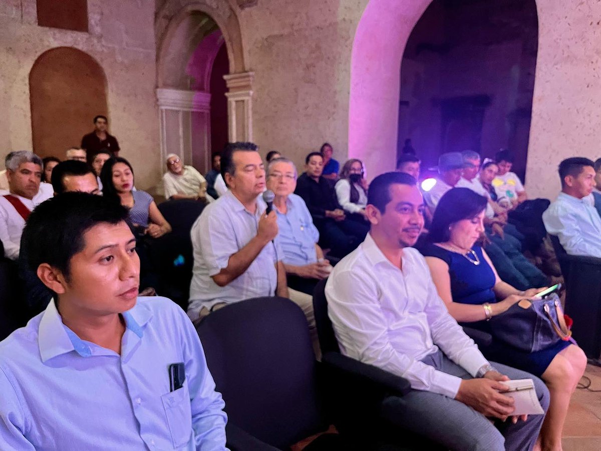 ExConventoChis's tweet photo. El objetivo de la obra es socializar los retos de preservar el patrimonio natural del estado desde el Desarrollo Sustentable.

Presentaron el libro, Gabriela Gallegos, Julio Romaní y el autor. https://t.co/fwSByDLG6I