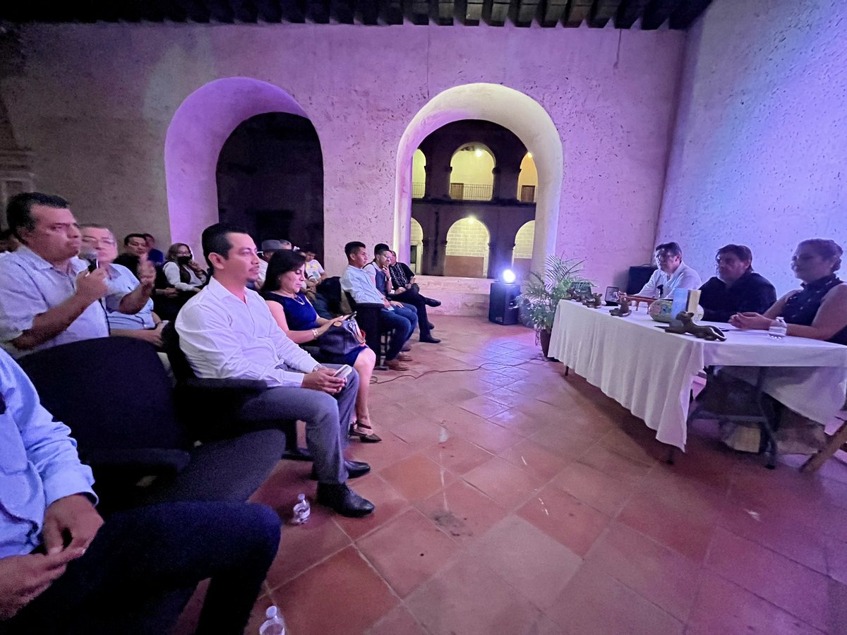 El Centro Cultural Exconvento Santo Domingo fue sede de la presentación del libro NATURALEZA COLECTIVA. Gobernanza Social de los Territorios Rurales del Dr. Pedro Álvarez Icaza.