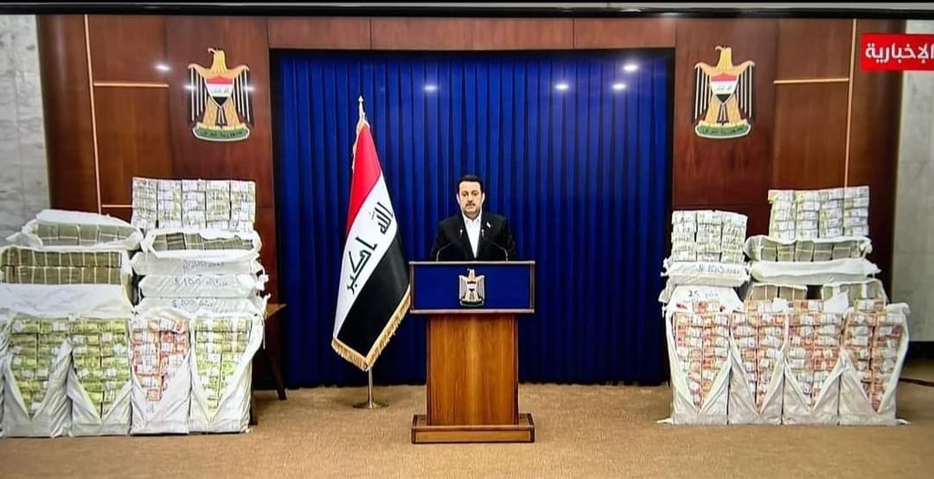 AhmadMullaTalal's tweet photo. أيّها العراقيّ إسرِق ثم إسرِق ثم إسرِق حتى تصلُ سرقتُكِ إلى ٢.٥ مليار دولار .
وورّط معك نصفَ الدولة، ولاتخشى العقوبة، بل على العكس تمامًا، ستقومُ الدولةُ ومؤسساتُها بشكرك وتكريمك وإخراجك من السجن.

لا وچمالة يعوفولك مليار ونص مليار دولار تتهنى بيهم! https://t.co/U1mwrHsI1c