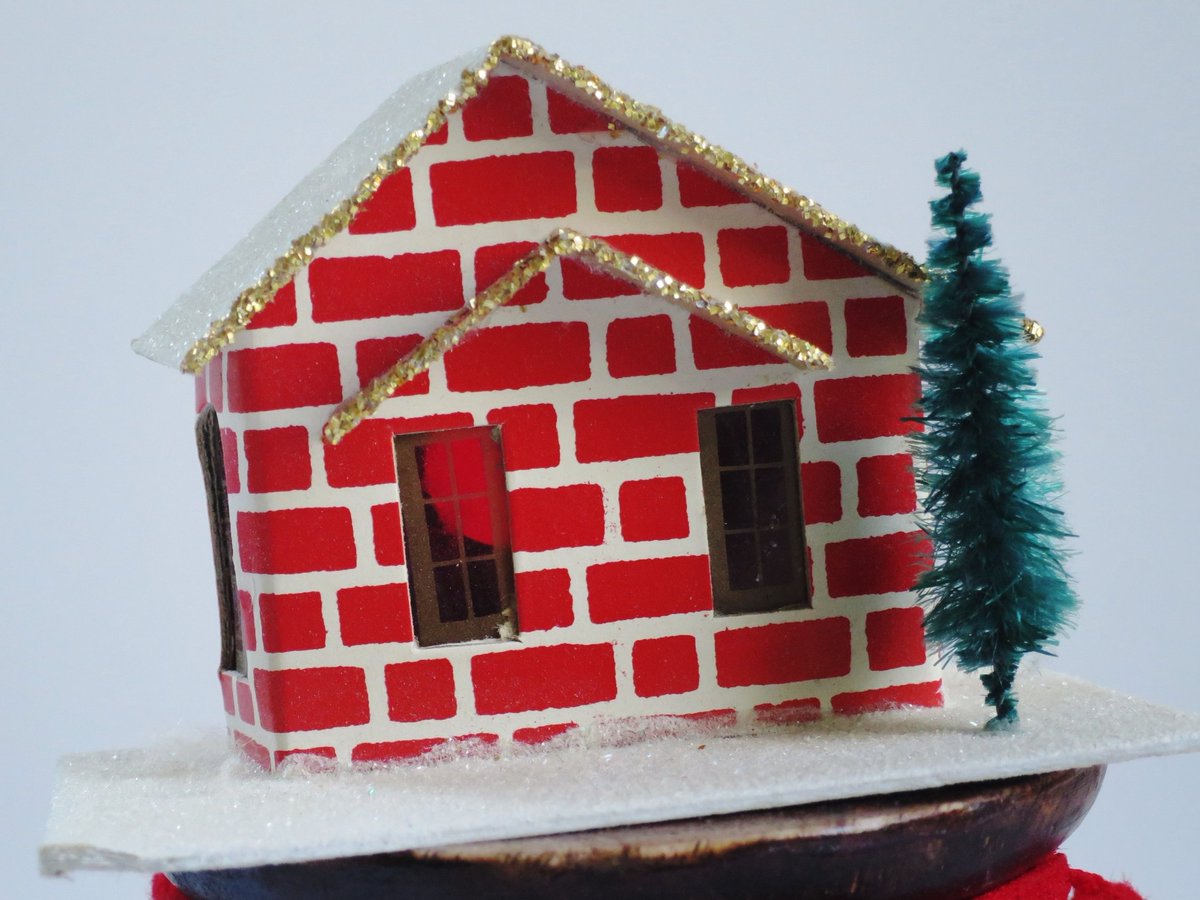 SwirlingOrange1's tweet image. Seriously #CuteChristmas #putzHouse with a brick facade and chenille tree in near perfect condition.  #holiday2022 #holidaygiftlist #housewarmingGift #tmtinsta #etsyteamunity etsy.me/3gG3A3K