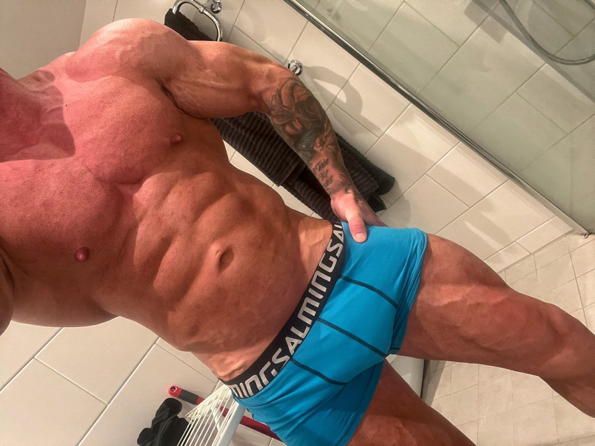 JakeFlexx's tweet photo. Good morning muscle lovers! 

#muscle #muscles #legs #legday #workout #bodybuilding #bodybuilder #muscleworship #worship #flex #flexing #body #gayfollow #swole #gains #masculine #maskulin #handyman #dominante #dominance #workingman #ripped #abs #veins https://t.co/OwdleRDQZy