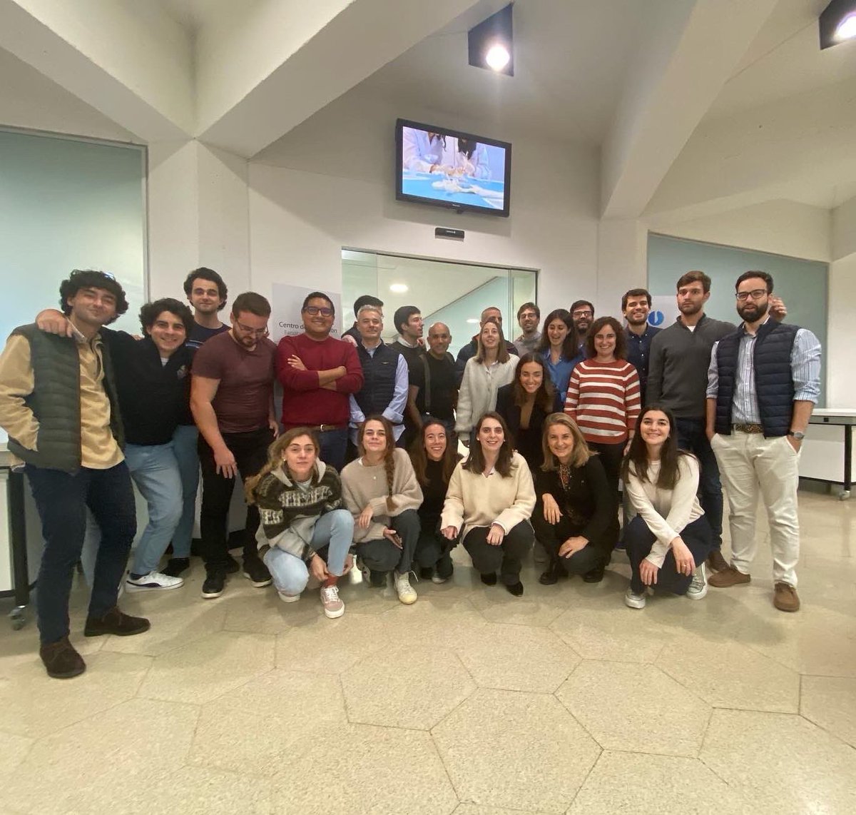 AnestUciCUN's tweet photo. Fantástico Curso Práctico de Ecocardiografia Transtoracica Básica en el Centro de Simulacion de la @ClinicaNavarra con @EchoSimGroup1!! Curso acreditado por @ESICM con 6 puntos para obtención del #edec!! @sedar_es @SCISEDAR @JG_Anestesia @FernandoRamasco @marietahersan @Crit_Care https://t.co/DXq7gy9GpV