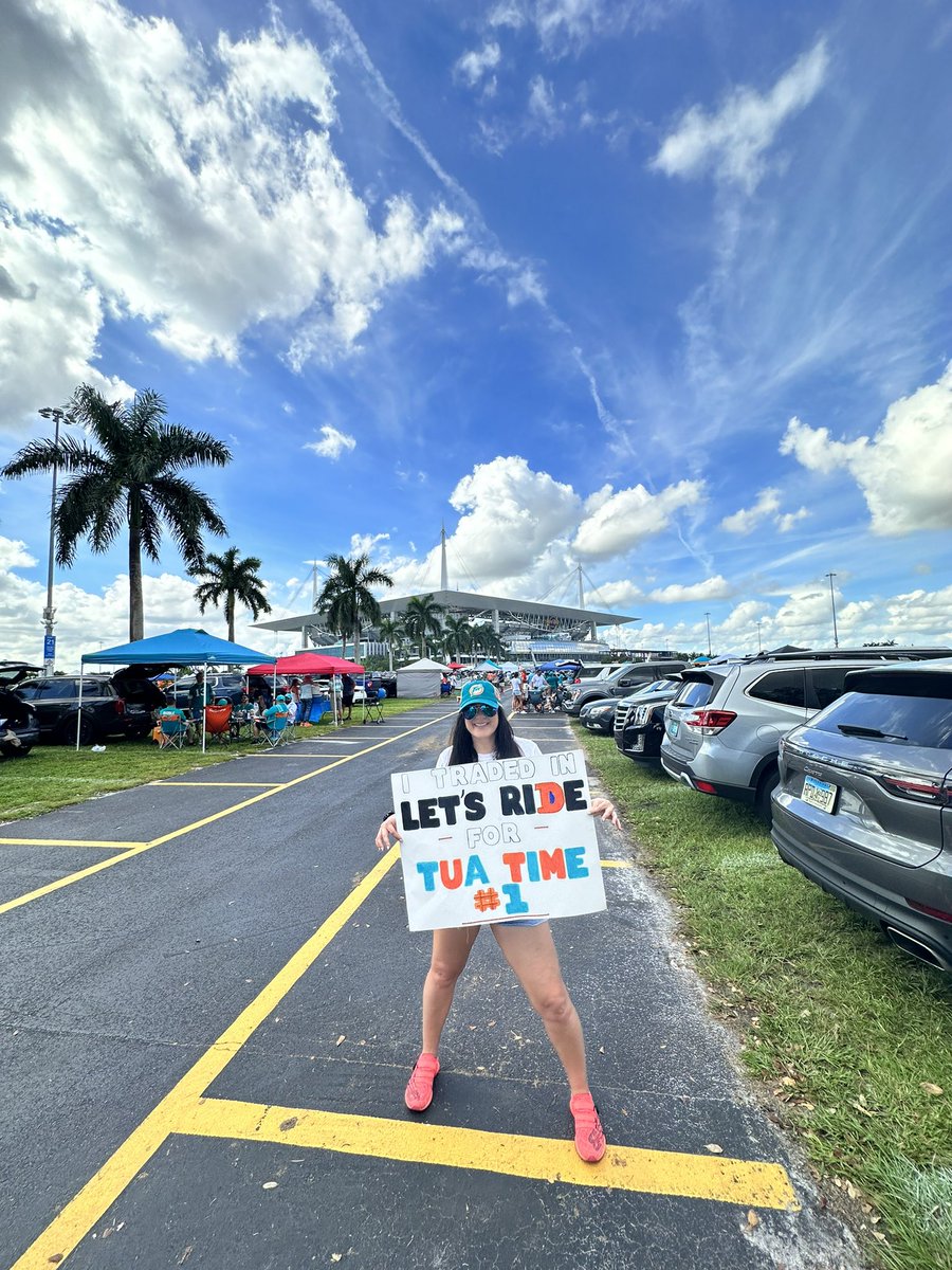 JAYGAR23's tweet photo. @MiamiDolphins #TuaTime https://t.co/wtu5enqk1Y