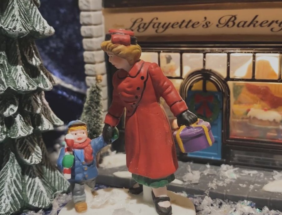 PursellFarms's tweet photo. Take a peek at 29 holiday scenes on display at the Inn during the #Christmas season. #holidaytraditions #Christmasisintheair #christmasdecorations #christmasdecor #mostwonderfultimeoftheyear 🎵 https://t.co/iJEUMHmRAd