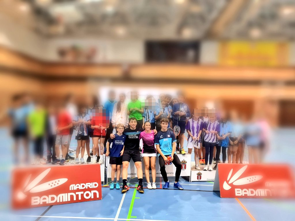 Hoy los jugadores del Club de División de Honor,Myriam Alonso, Marco Fernández y Alex de Pablo estuvieron junto a los más peques durante la I Copa Federación para jugadores no federados S11 y S13 organizado por <a href="/BadmintonMadrid/">🏸 Bádminton Madrid</a>
La cantera base del futuro del #badminton en Madrid