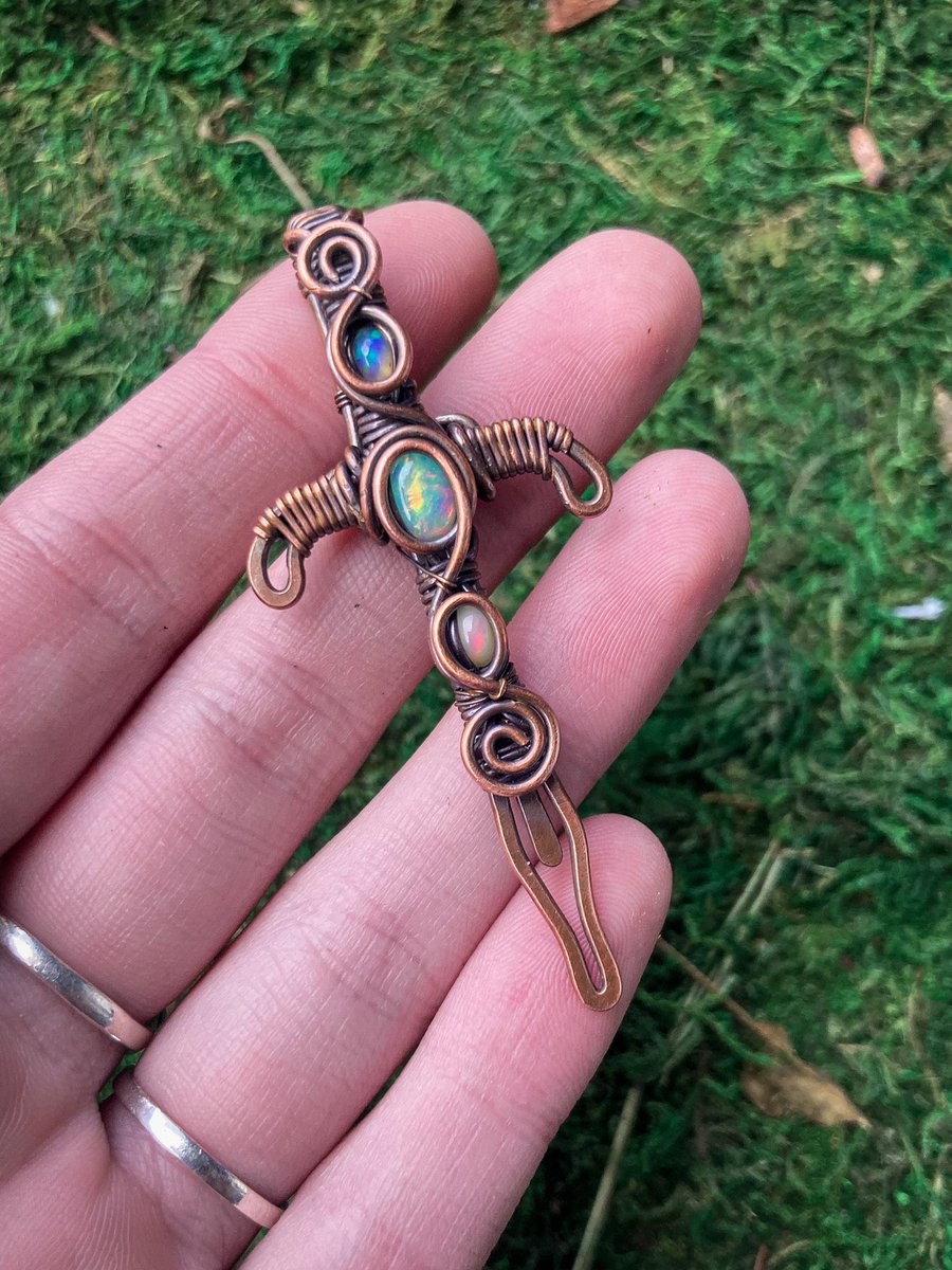 What do you think of this triple gem dagger?✨🗡

these gorgeous Ethiopian Opals have mini rainbows inside, making this piece that much more magical!

available Dec 3rd!✨
