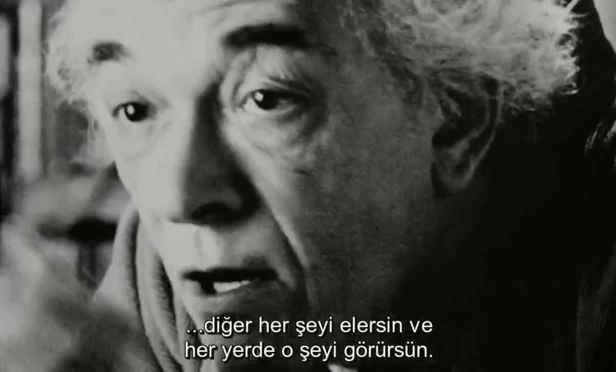 "zihnin bir şeyi takıntı haline getirdiğinde diğer her şeyi elersin ve her yerde o şeyi görürsün."

pi.
darren aronofsky.
1998.